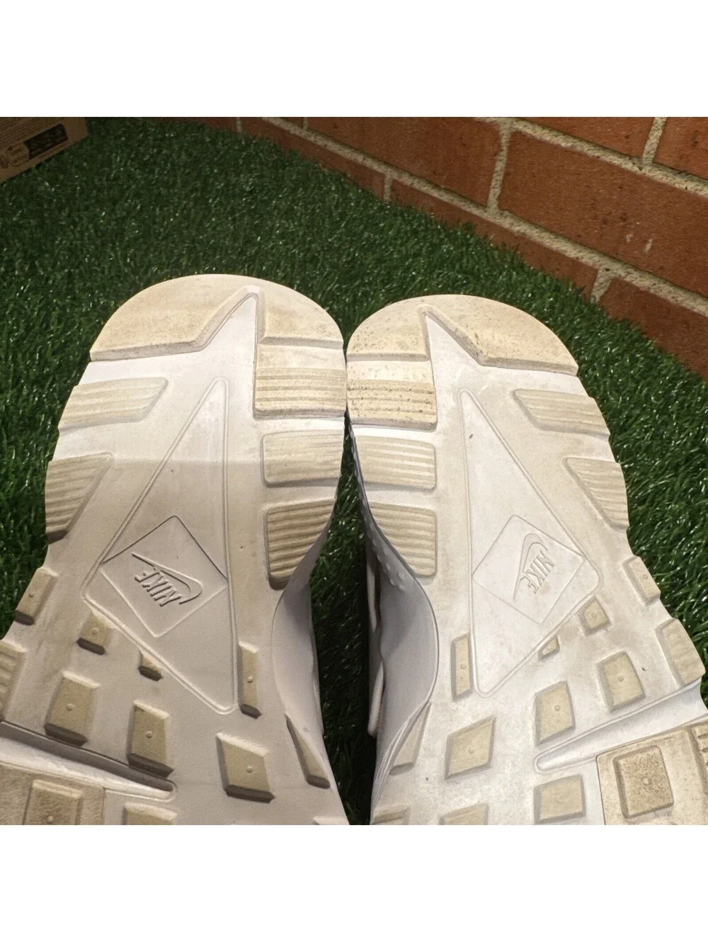 Nike Air Huarache Run White Pure Platinum GS Size 6y 7.5w 645275-110 No Box